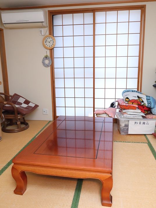  和室の座卓と畳  