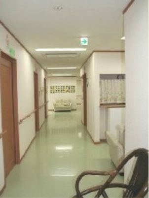 清潔感のある廊下の風景