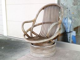 籐製の椅子エントランス