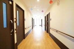 明るい廊下の様子