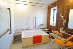 バリアフリーな浴室設備