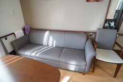 快適な居室のソファ