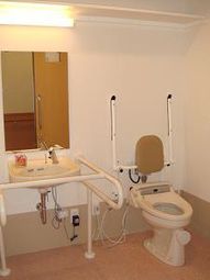 バリアフリー設計のトイレ