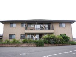 平穏な外観の建物