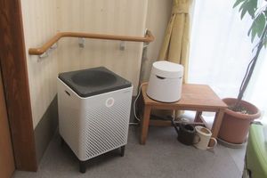 落ち着いた室内の一角