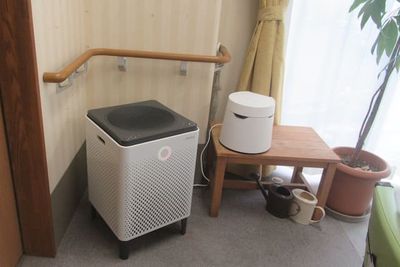 落ち着いた室内の一角