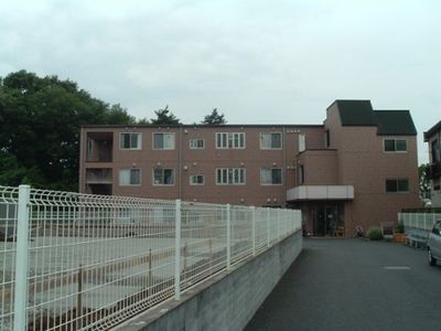 多階建て施設の外観