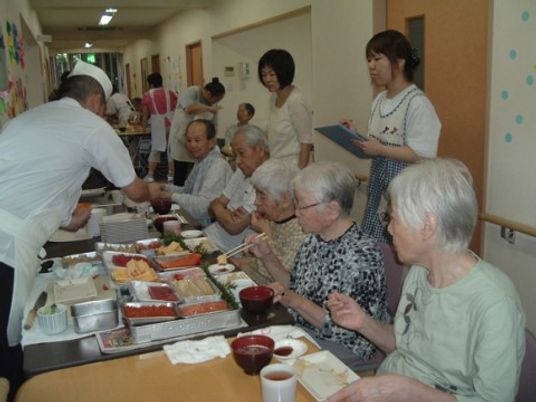 和やかな食事の時間