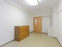 シンプルな居室内装