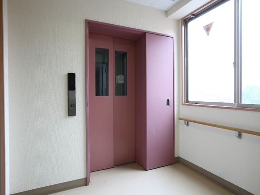廊下にあるエレベーター
