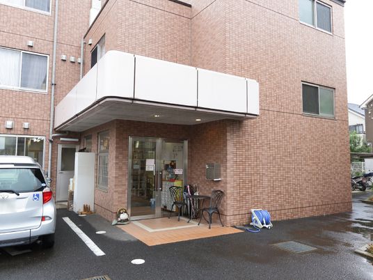 レンガ調エントランス外観