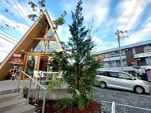 三角屋根の外観  