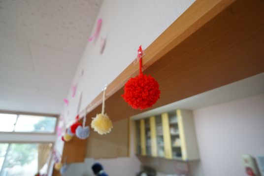 ポンポン飾り付け廊下