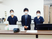 受付に立つ3人の職員  