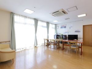 共有スペースの明るい室内