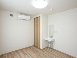清潔な洋室の角部屋