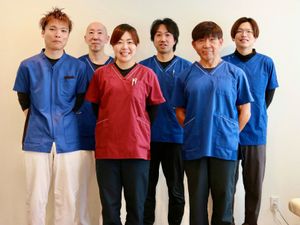 笑顔のスタッフ集合  