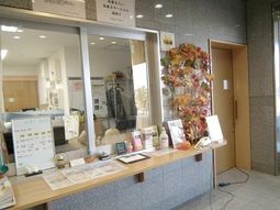 明るい受付カウンター