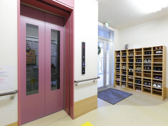 清潔感のあるエレベーター前