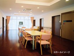 木目調床のダイニングエリア