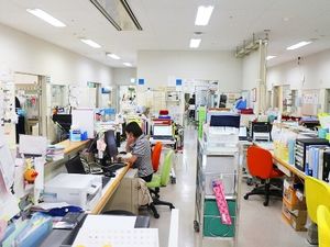明るい事務スペース  