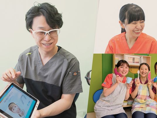 笑顔の職員が並ぶスタッフイメージ  