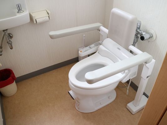 バリアフリー設計のトイレ