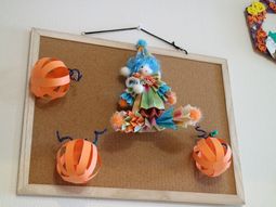 掲示物のクラフト装飾