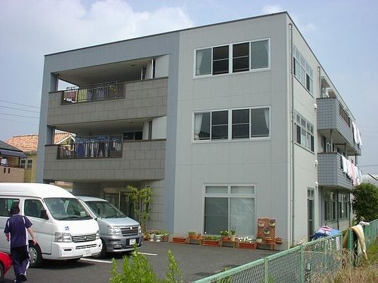 モダンな建物の外観