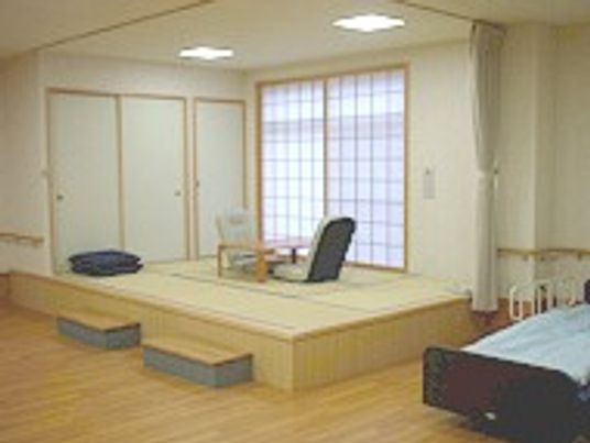 和室風の明るい居室