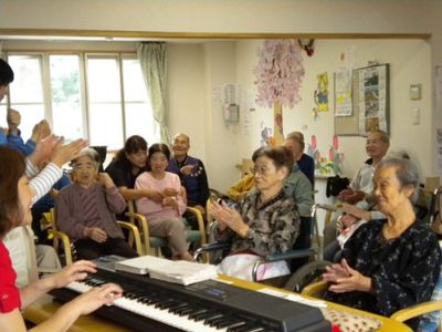 手拍子する集いの場