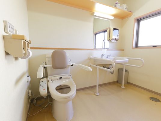 バリアフリー対応のトイレ