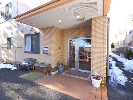 エントランスの晴れた日景色