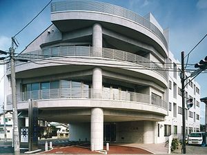 曲線外観の建物  