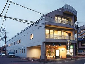 夕方の施設外観  