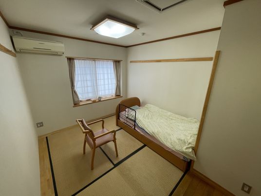 落ち着いた和室の居室