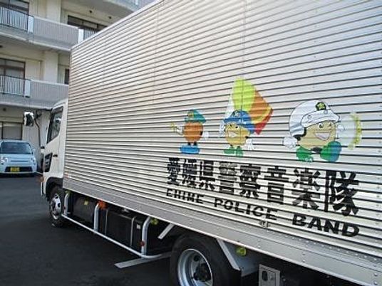 警察音楽隊の車両外観  