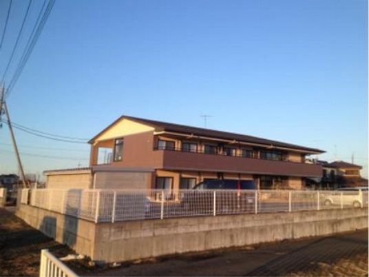 明るく広々とした外観