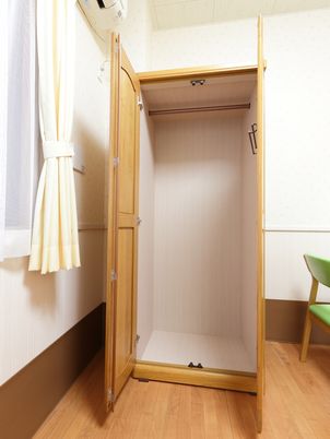居室の整理整頓されたクローゼット
