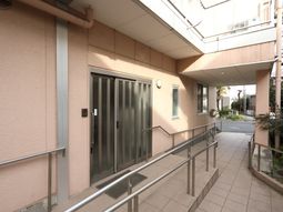 廊下の手すりと出入口