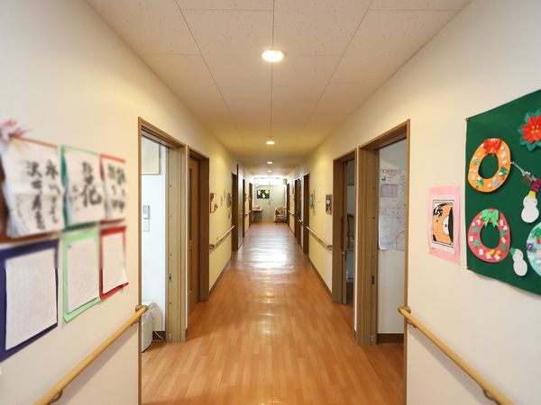 廊下の明るい光景