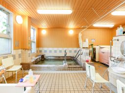 清潔で広々した浴室