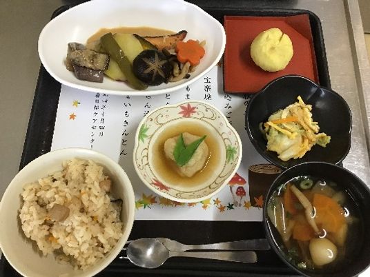 和風のメニュー多彩な食事