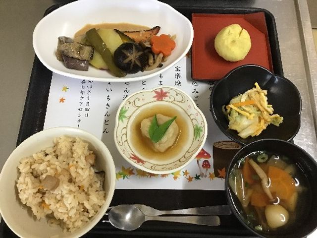 和風のメニュー多彩な食事 食事 栄養バランスを考えた、和風のバラエティ豊かな食事提供がされています。