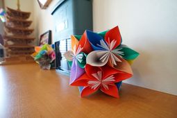 カラフルな折り紙装飾