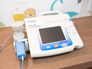 医療機器が置かれた室内  