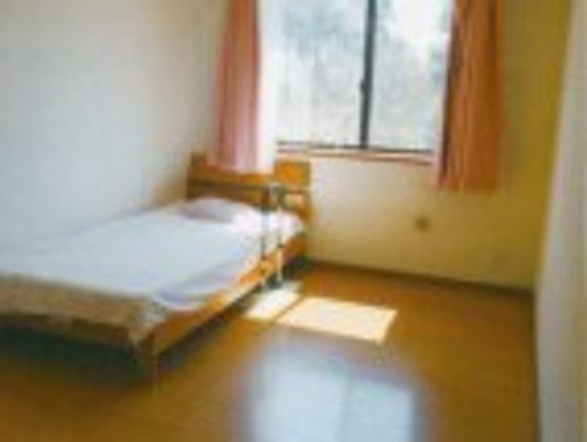 木漏れ日が差し込む居室