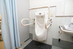 バリアフリーの洗面設備