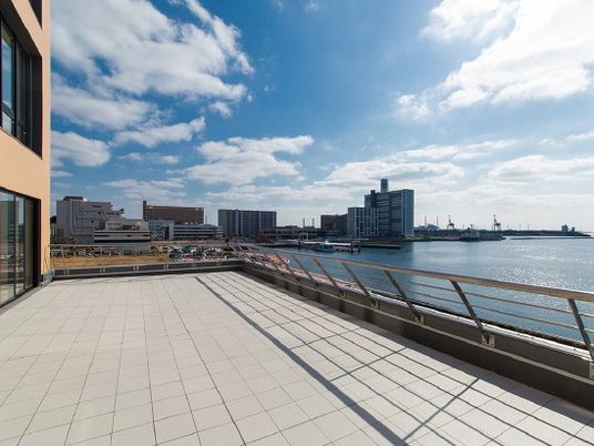海沿いのテラス  