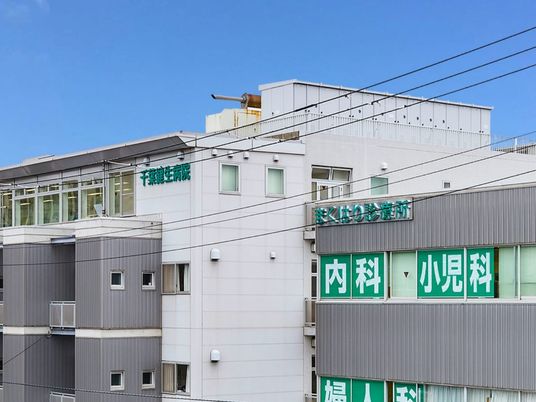 病院併設の建物外観  
